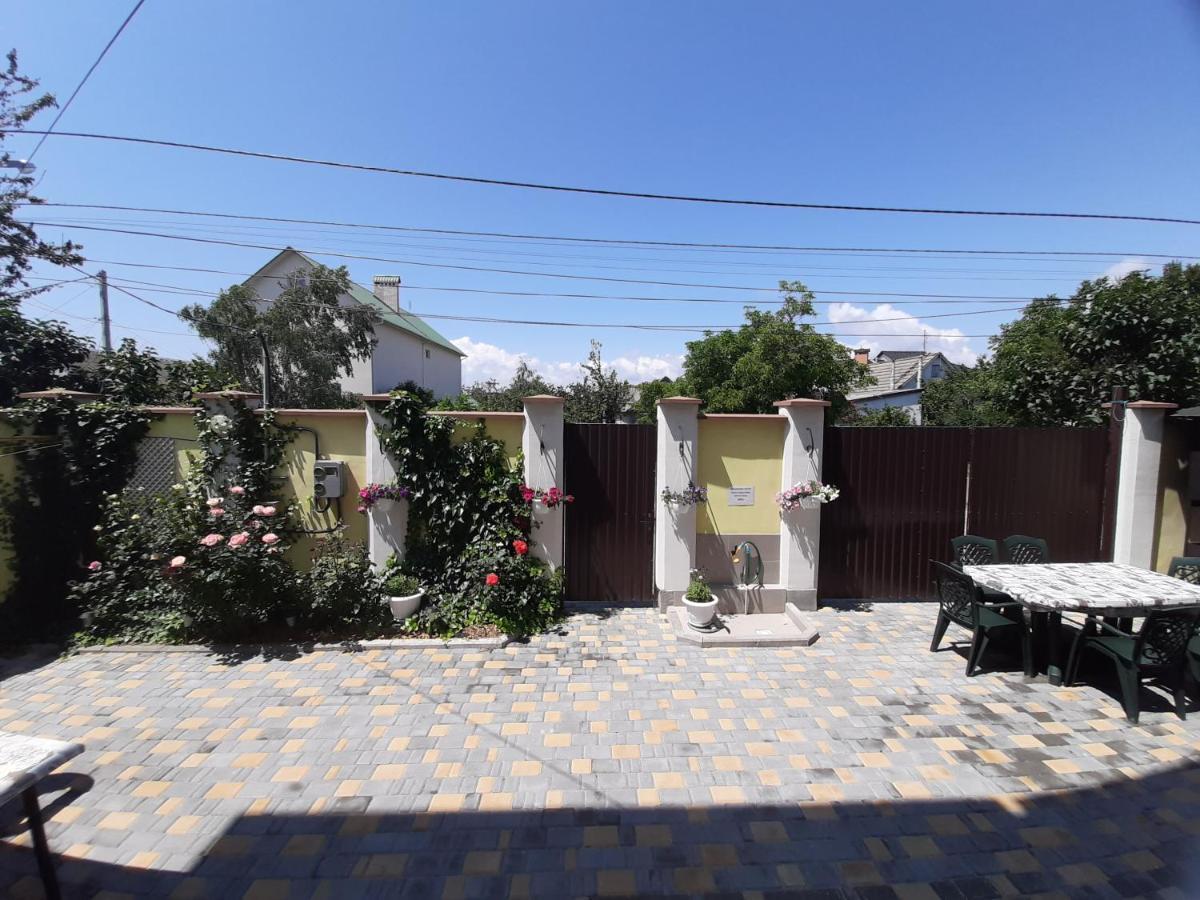 Guest House Chornomorsk Exterior photo