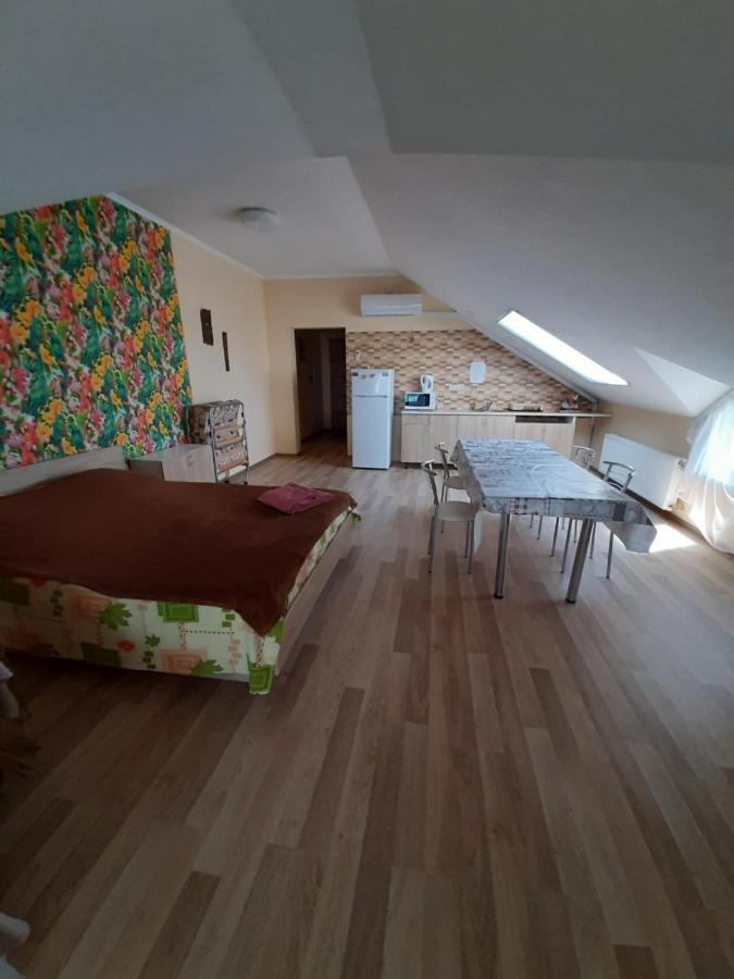 Guest House Chornomorsk Exterior photo