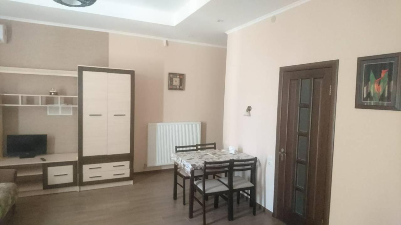 Guest House Chornomorsk Exterior photo