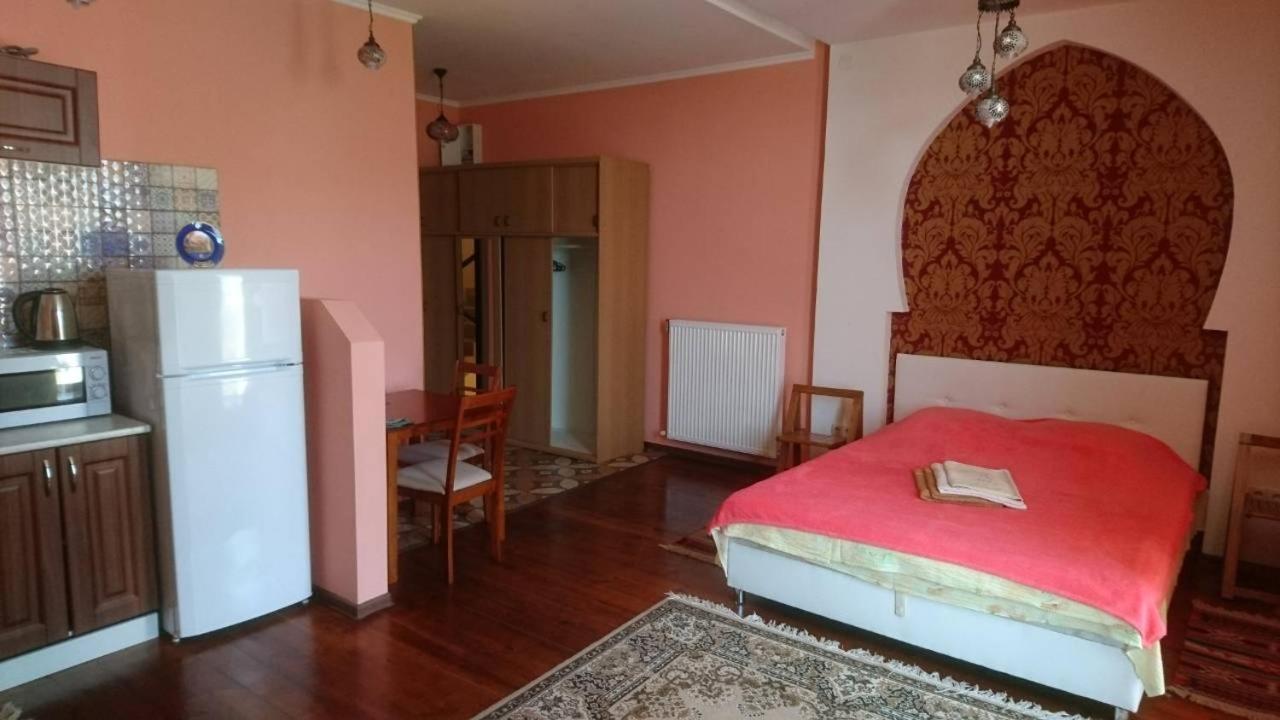 Guest House Chornomorsk Exterior photo